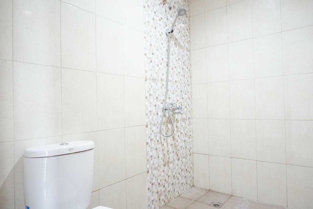Guest house Residences By Reddoorz Near Mt Haryono - Minimum 7 Days 2*