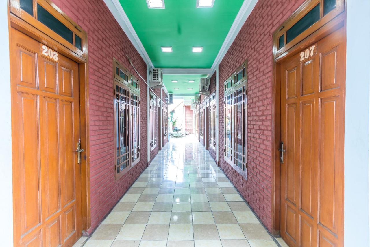 Hotel Oyo 1424 Guntary 2*