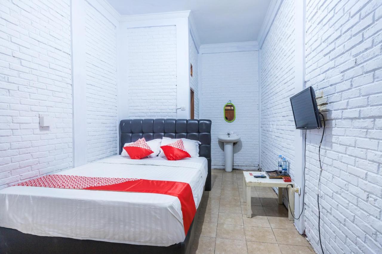 Hotel Oyo 1424 Guntary 2*