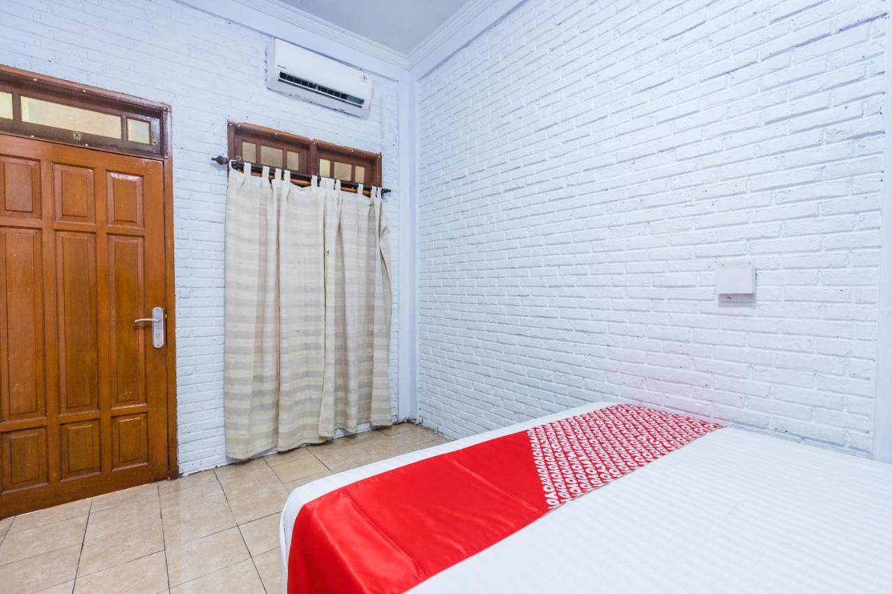 Oyo 1424 Guntary Jakarta