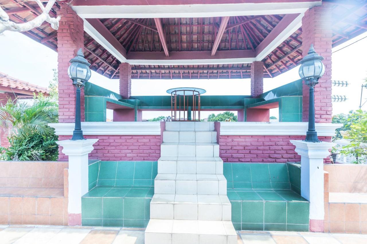 Oyo 1424 Guntary 2* Jakarta